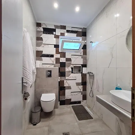 Access Apartment *